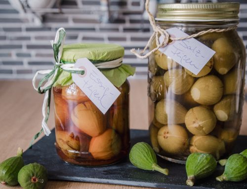 Unreife grüne Feigen herzhaft zubereiten – eingelegt in Essig und Salz