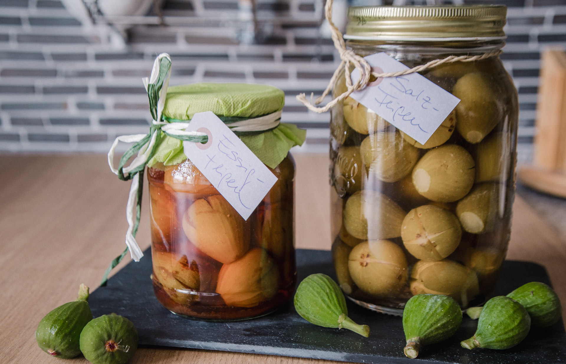 Unreife grüne Feigen herzhaft zubereiten in Essig und Salz