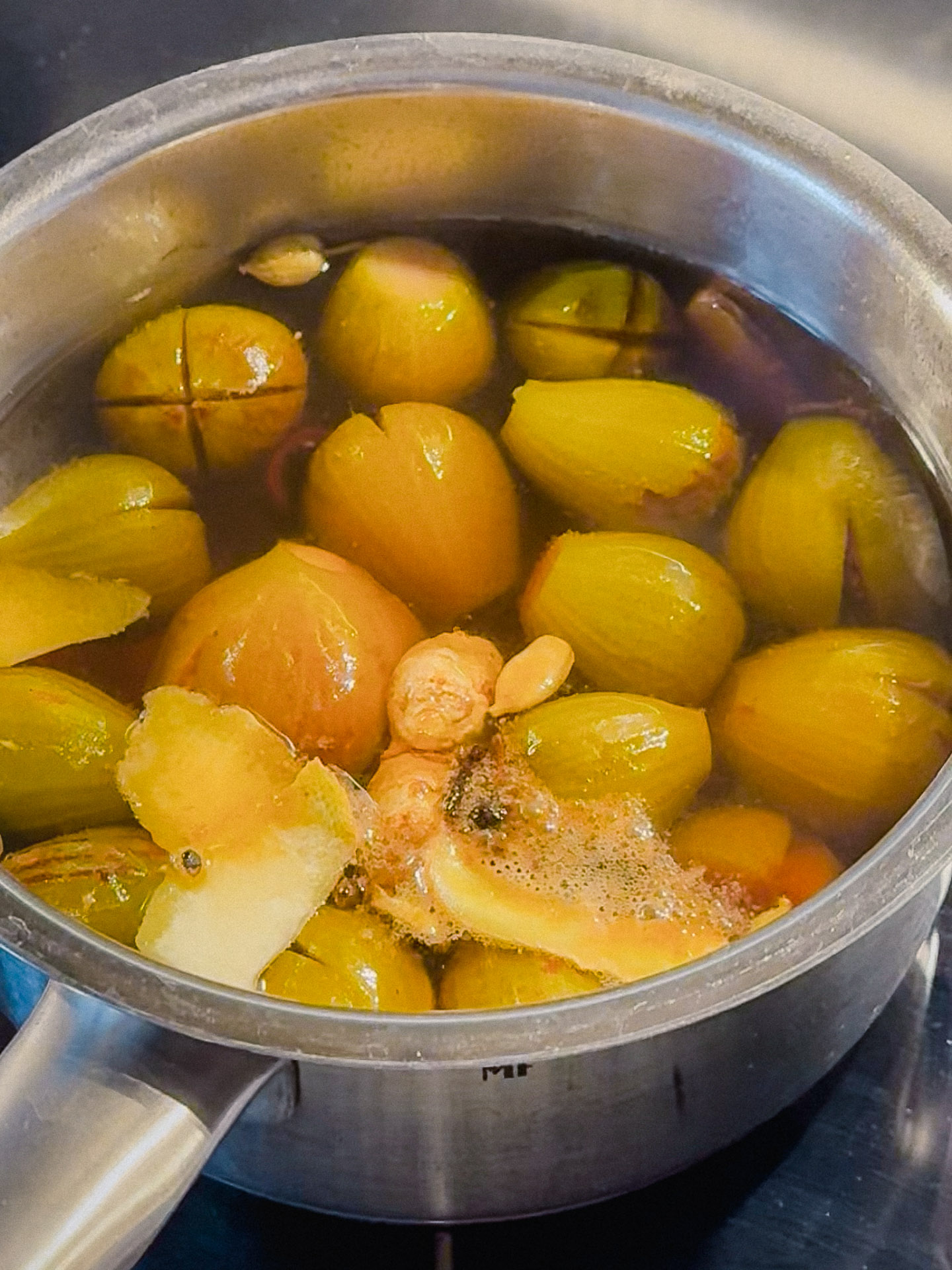 Unreife grüne Feigen herzhaft im Essig-Gewürz-Sud